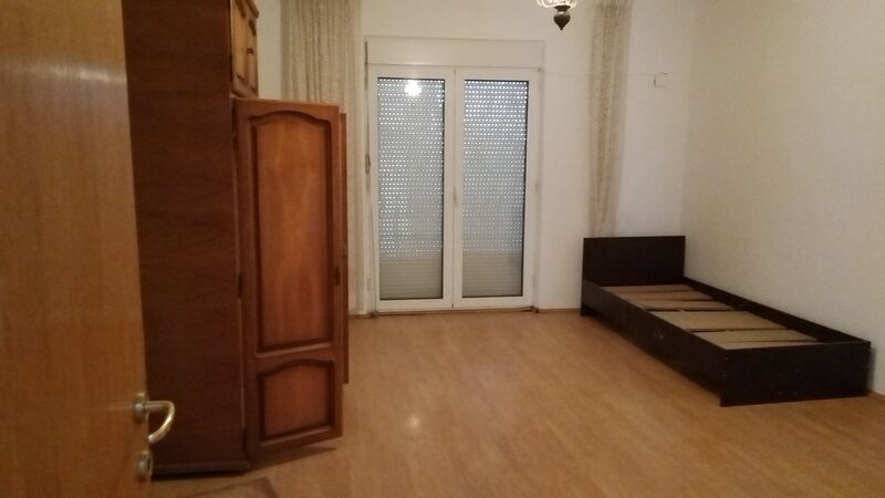 Otopeni, Calea Bucurestilor, casa, 4 camere, curte